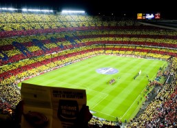 足彩网首页：国足热身赛爆冷失利，谭龙破门难掩颓势，三人染红1-2负于中国香港