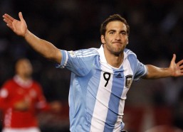 足彩网：独家，加纳乔亲承梅西建议其加盟切尔西，曼联新星面临生涯抉择