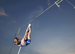 足彩网_德甲争冠局势升温，霍芬海姆六轮不败火力全开，拜仁震撼表现施压多特蒙德